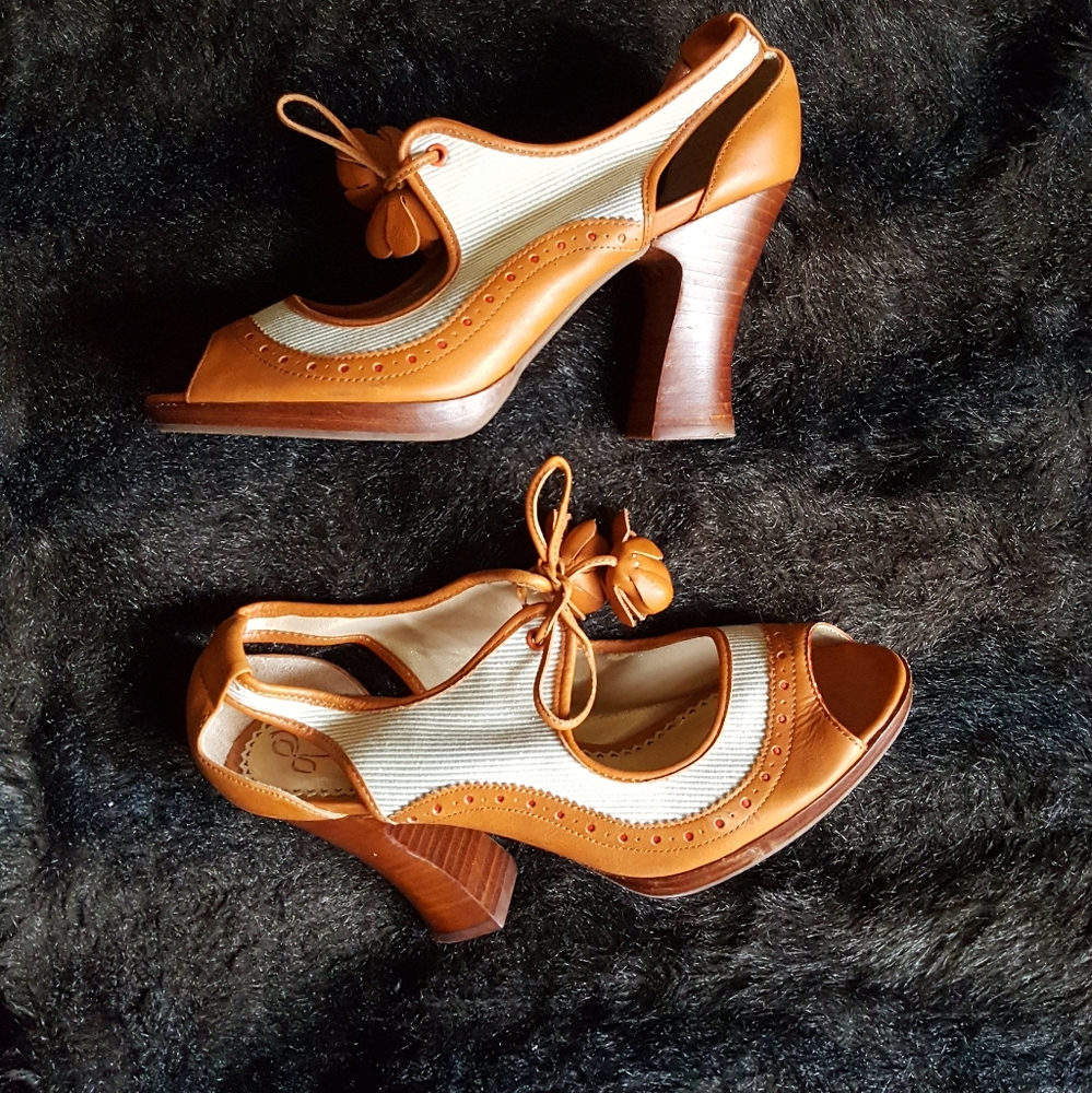 Poetic License Girl About Town Retro Pumps